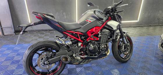 KAWASAKI Z900 KAWASAKI Z900